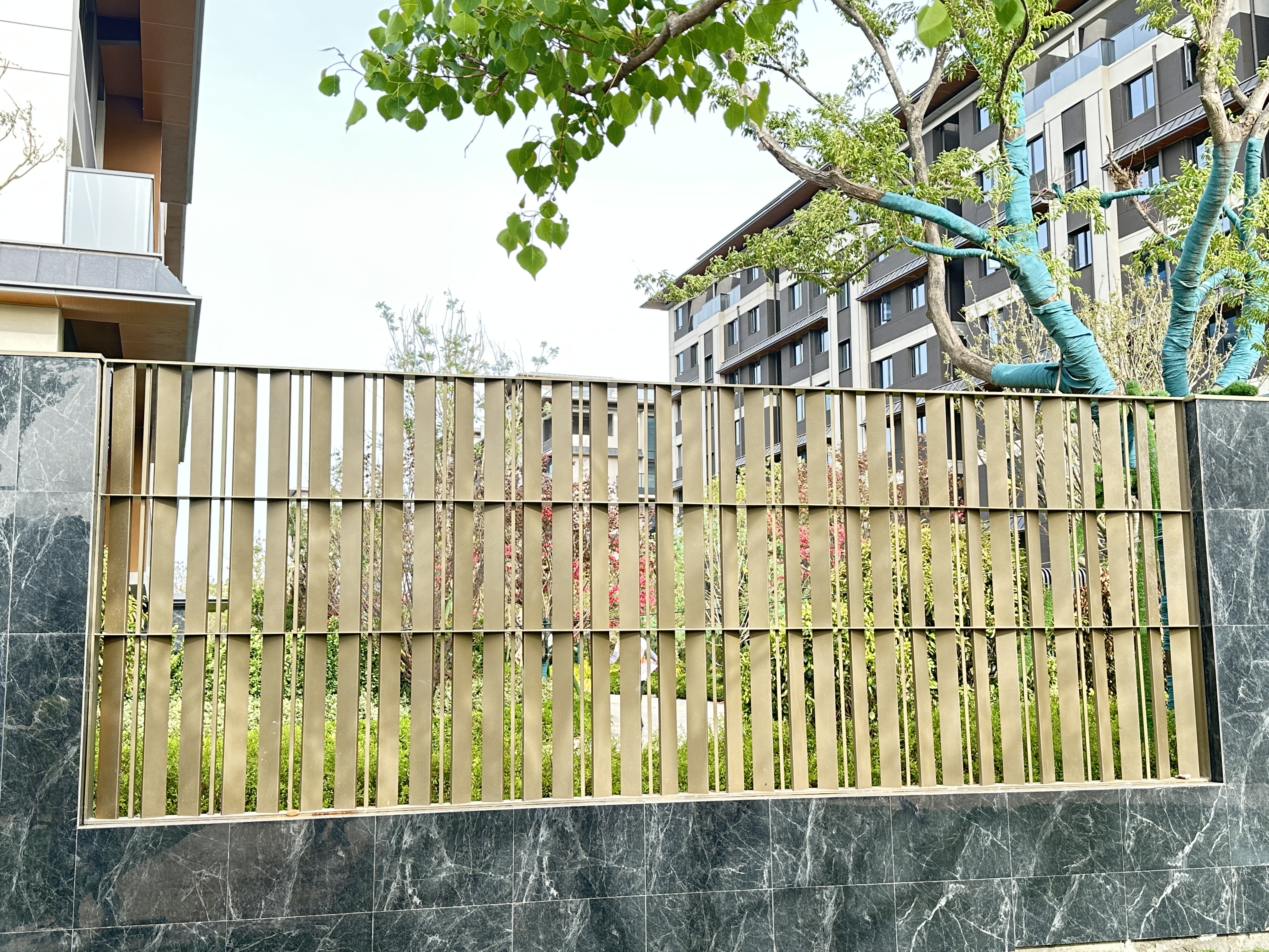 圍墻護(hù)欄，小區(qū)護(hù)欄，廠(chǎng)區(qū)護(hù)欄。